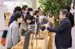 正在全球建建取建材财产款式深刻变化天